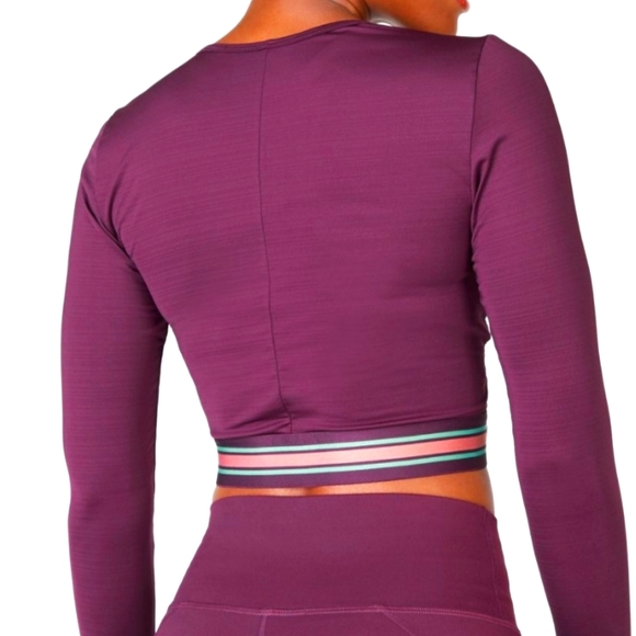 Fabletics Eco-Conscious Front Twist Long-sleeve with Thumb holes - Picture 3 of 8